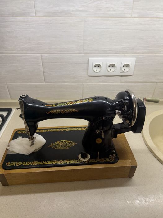 Продам швейную машинку