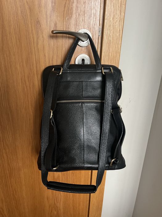 Кожена дамска черна раница/чанта