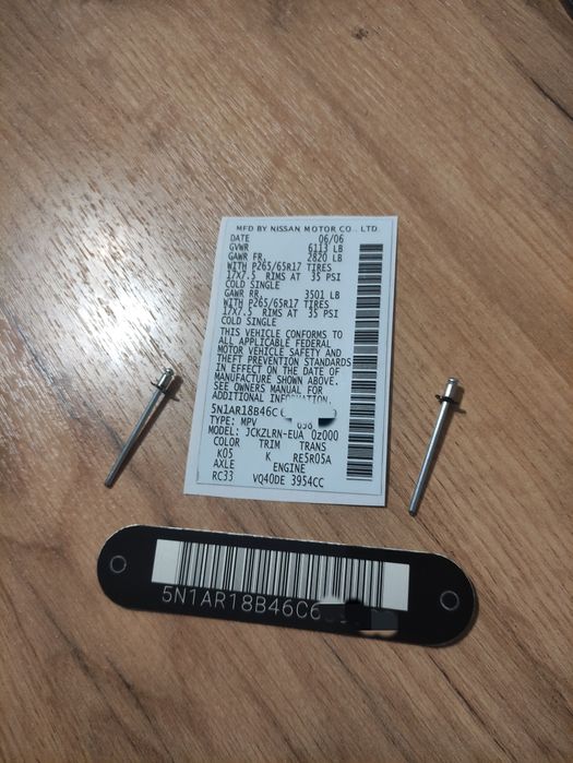 Шильдики на авто с гравировкой