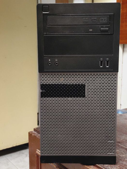 Продавам компютър