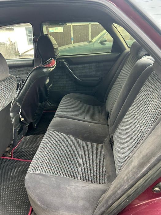 продам машину тойота карина е