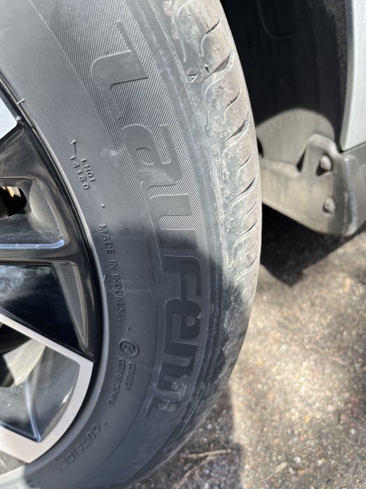 Продам комплект летних шин на 17