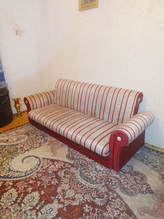 Диван раскладной и 2 кресла хорошем состоянии.