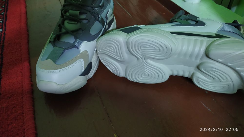 Sportivniy qrossovka eco koja sifati zor suv otmaydi mursqoy krosovka