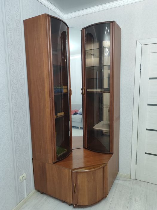 Продам угловой шкаф