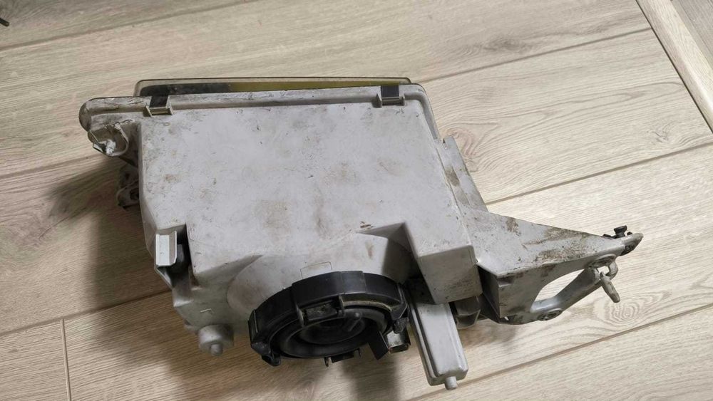 Far Mazda 323 P BA 10.1996-12.2000, 323BH 10.1996-12.1998 TYC stanga