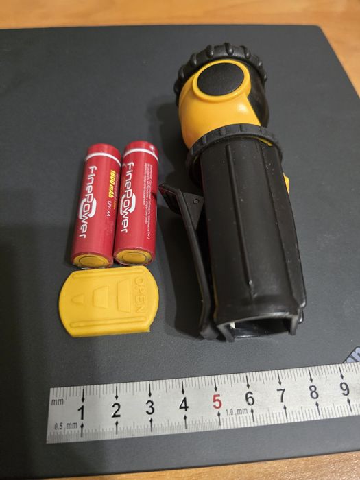 Фонарик VARTA с аккумуляторами