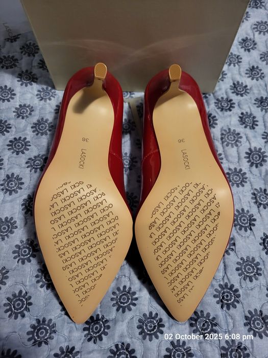 Pantofi cu toc, roșii, de lac