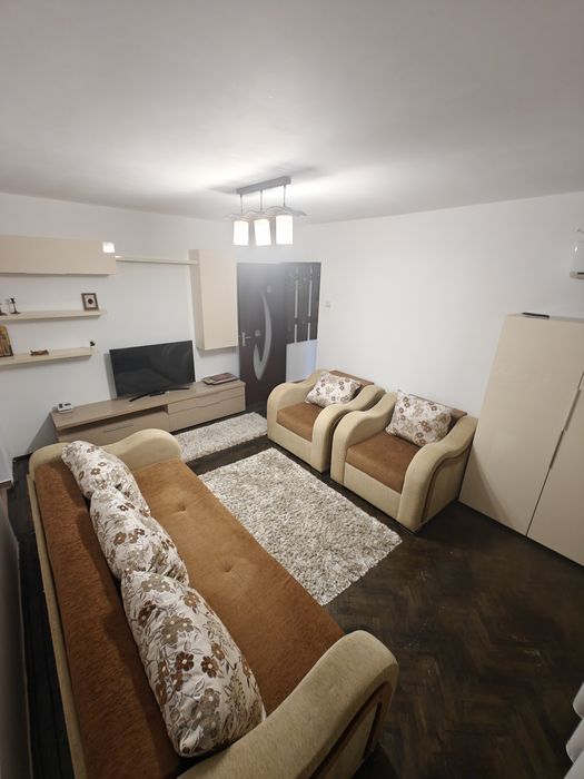 Închiriez apartament 2 camere in Navodari.