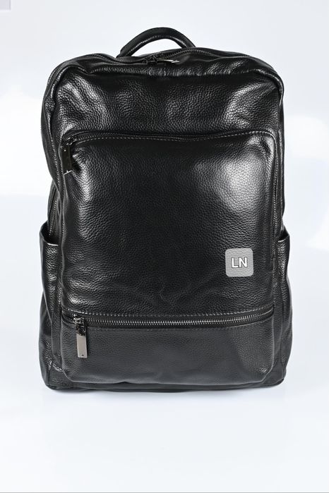 Голяма раница от естествена кожа с дишащ гръб