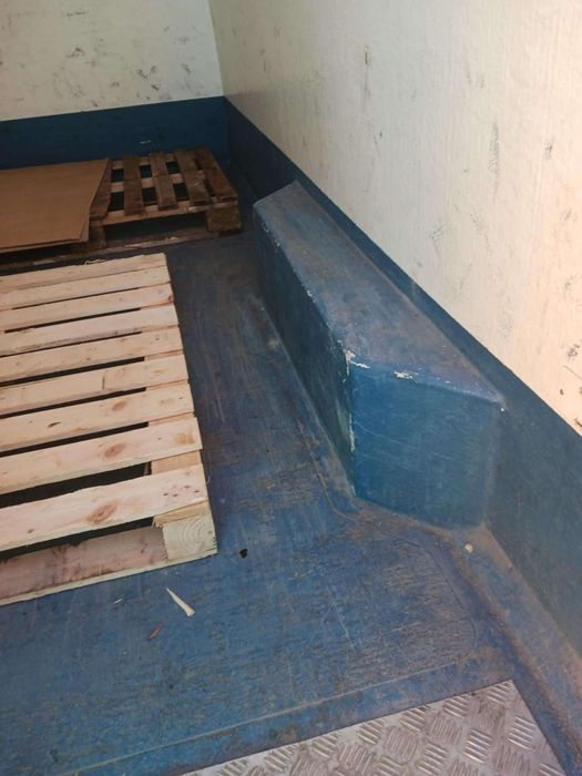 Буса се продава на части!Работеща хладилна камера!