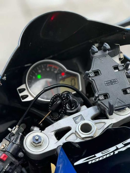 Honda CBR 1000 мотоцикл