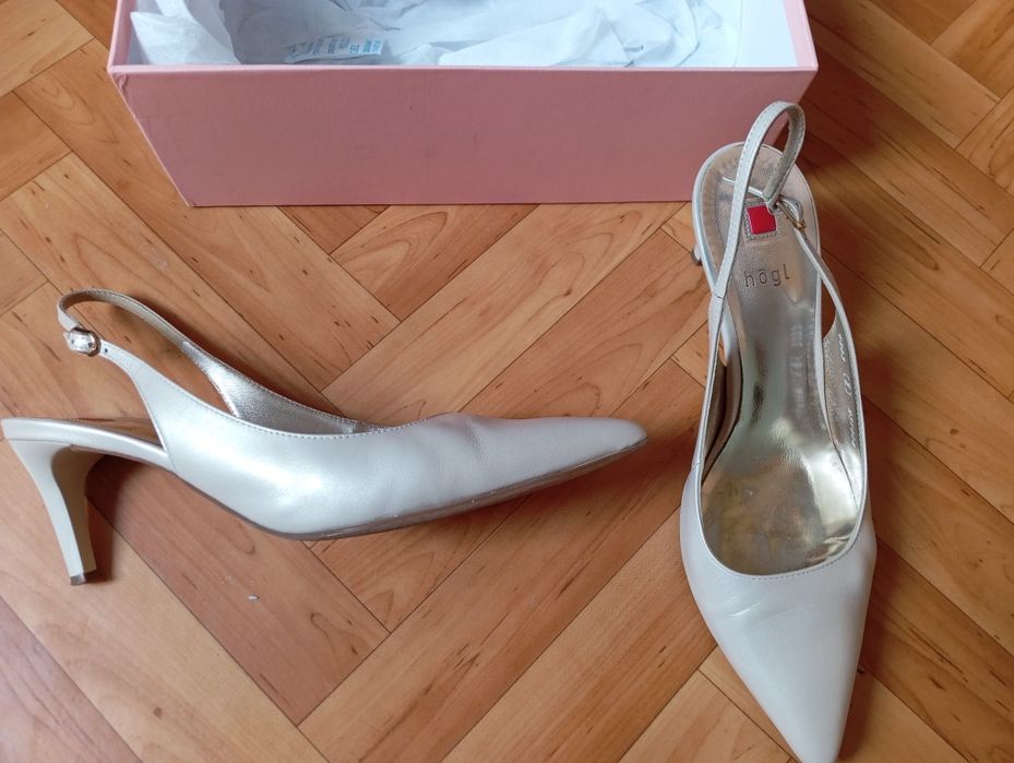 Продам босоножки