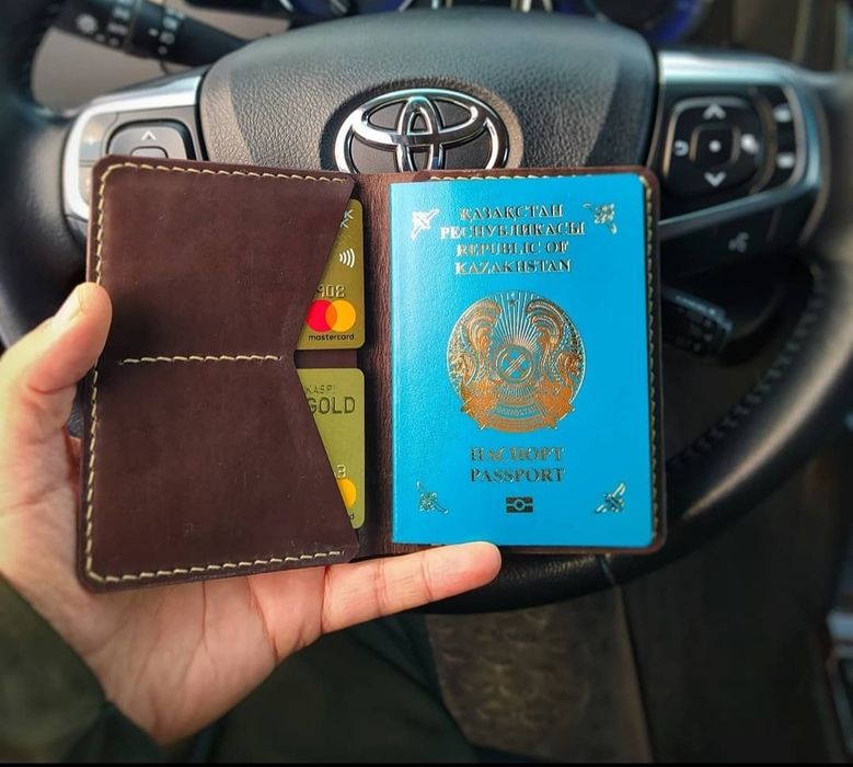 Кожаная обложка для паспорта