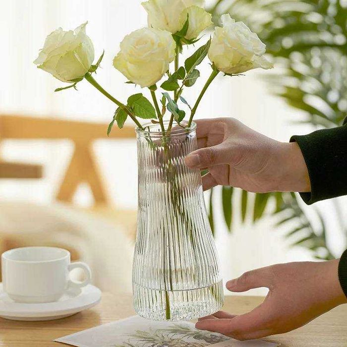 Ваза декоративная из стекла – для цветов, интерьер