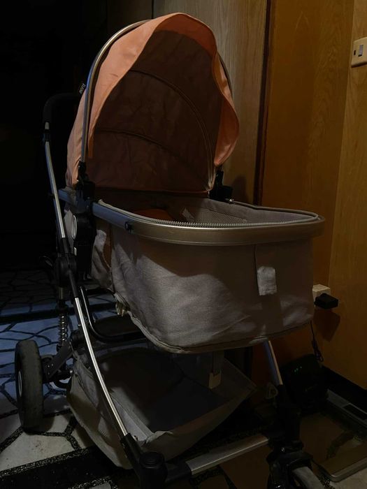 Бебешка количка с въртящ се кош