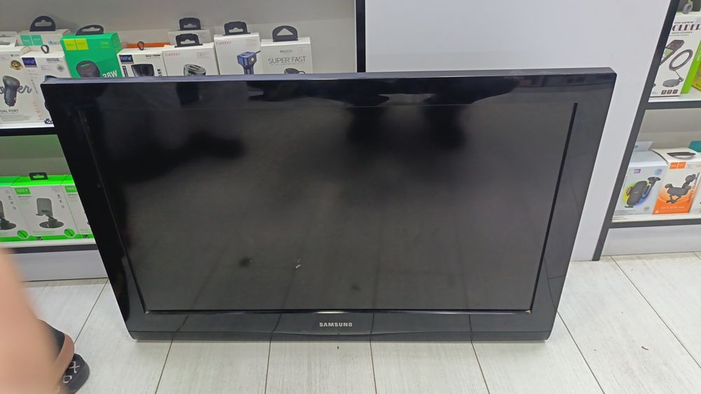 Samsung 32 dioganal holati yaxshi