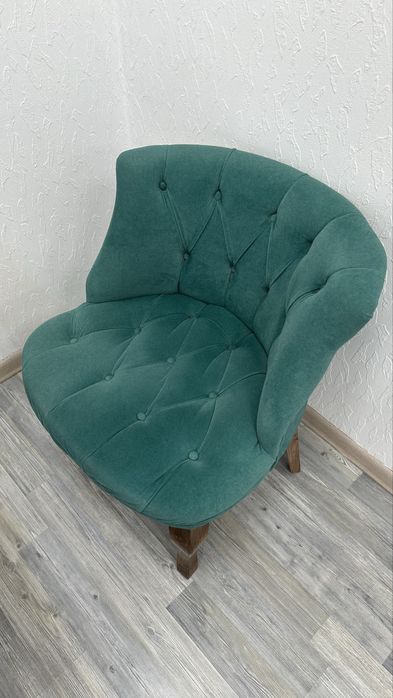 Продам кресло и диванчик