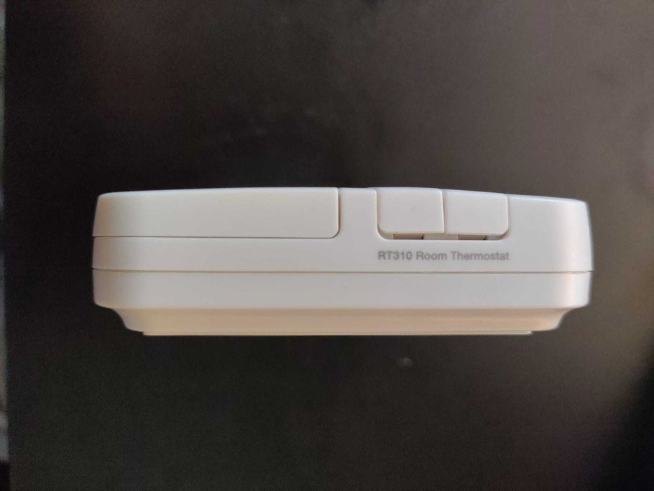 Termostat digital cu fir Salus RT310, neprogramabil