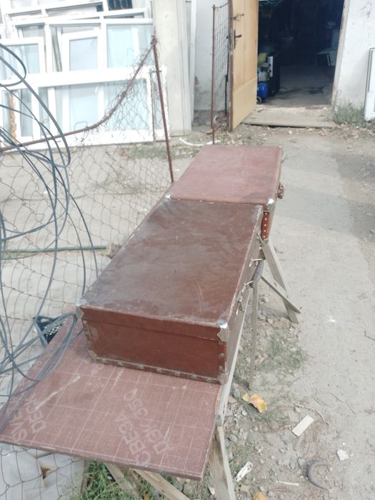 Улица Азаттык дом51 чемодан антиквариат продам