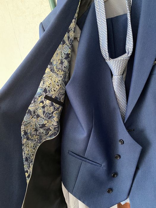 Продам костюм тройку