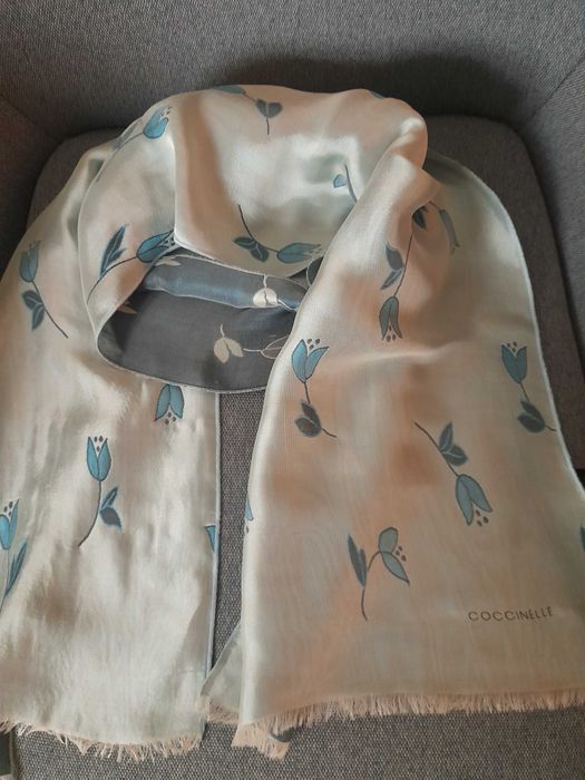 Esarfa Coccinelle, 150 lei