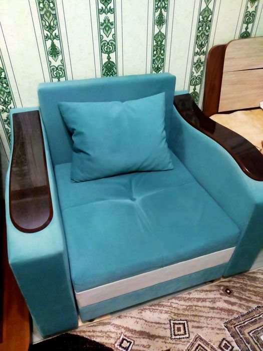 Продам диван+ 2 кресла