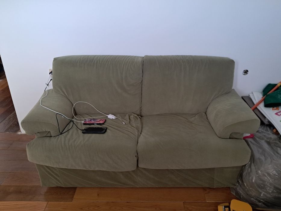 Диван със сваляща се дамаска