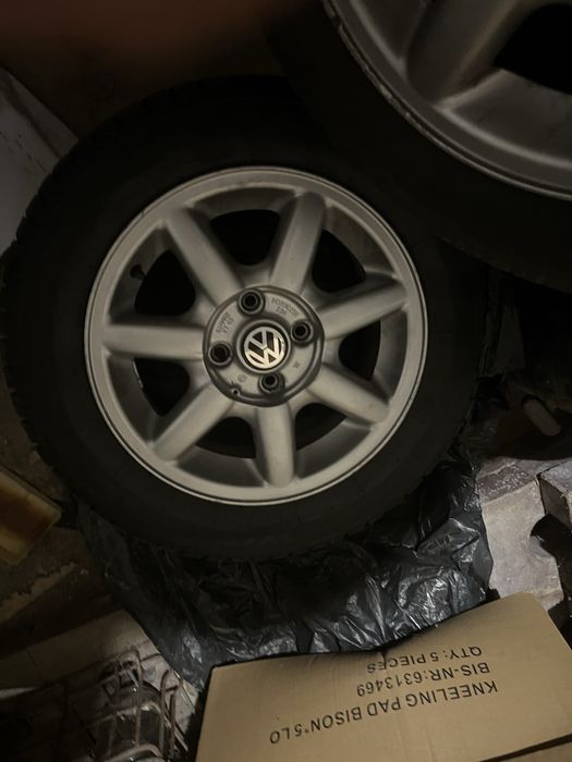 Джанти Volkswagen с нови зимни гуми 14 цола
