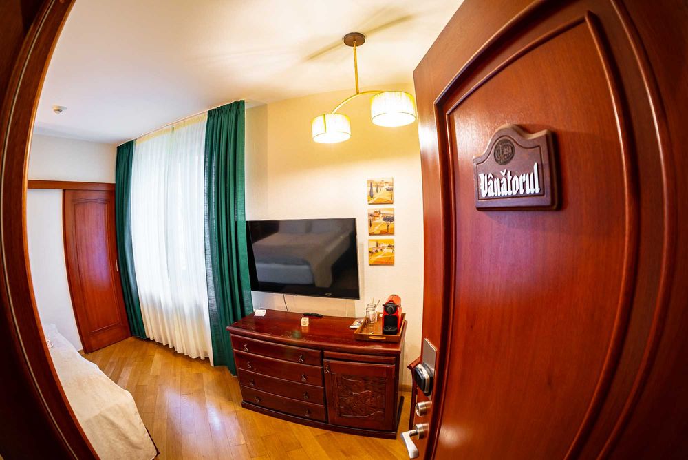 Vand mobilier camere hotel