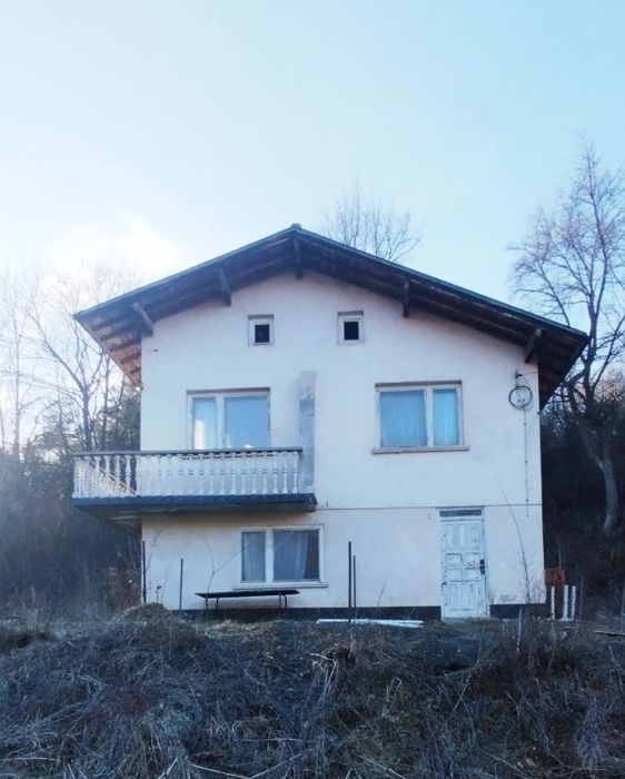 Продава се къща в село Студена,  община Перник