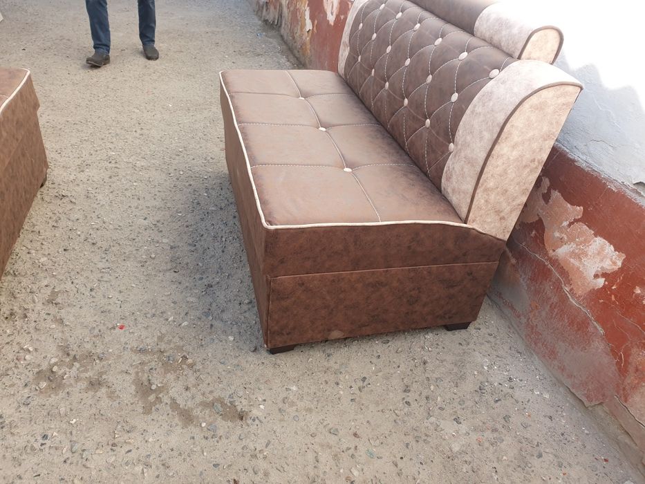 Assalomu alekum  4ta tayyor divan bor narxini keliwamz razmeri 120