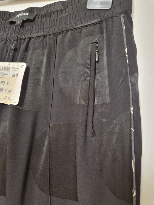 Pantaloni cu vipușcă Desigual mar. 40