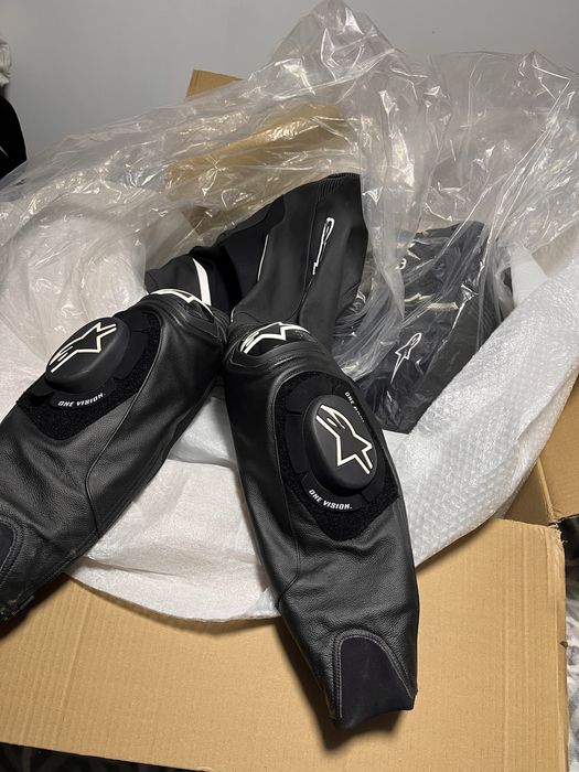 Vand costum moto Alpinestars Stella Missile V2 Negru/Alb – marime 42 (dama)