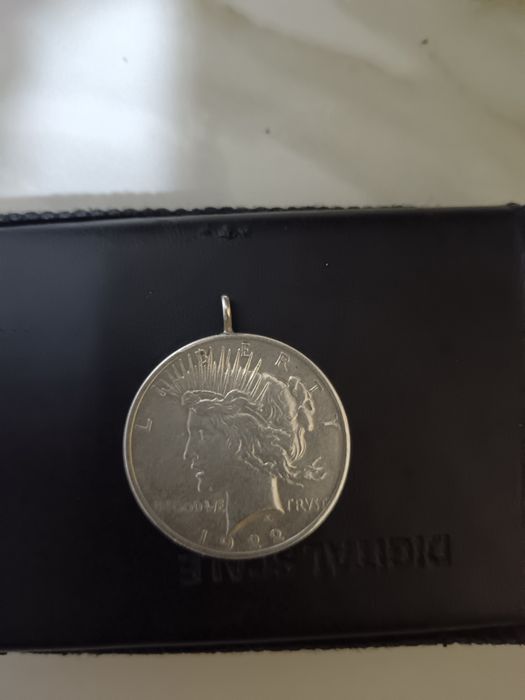 19 monede de argint. 1400 lei