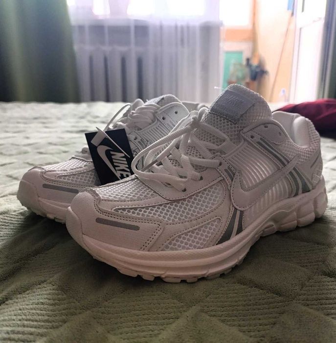 Кроссовки Nike размер 40