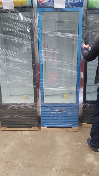 Новые фирменные витринные холодильники DEVI.