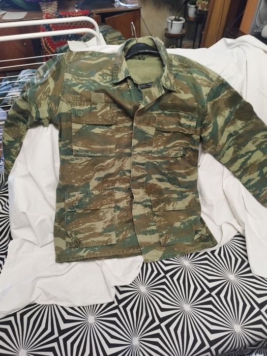 Камуфлажни панталони НОВИ,якета комплект  с елек и качулка ,Ризи