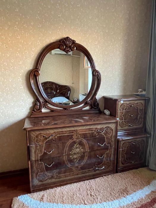 Продам спальный гарнитур