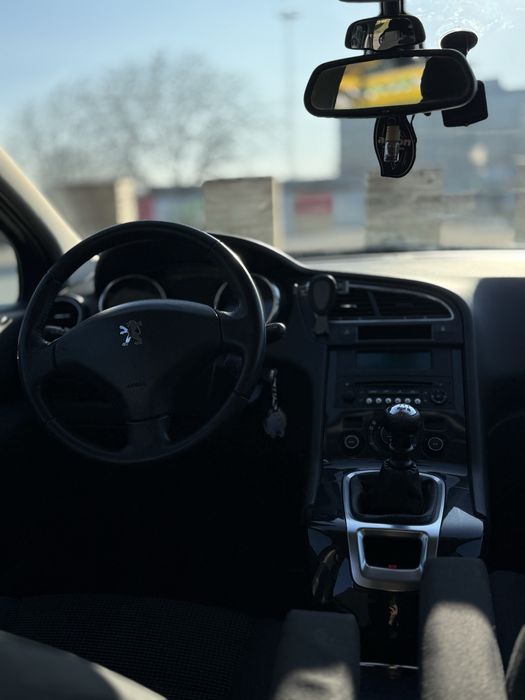 Продавам Peugeot 5008