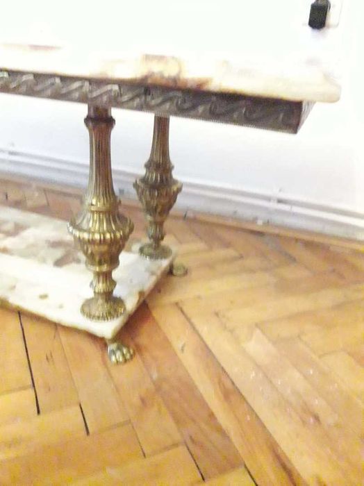 Masa dreptunghiulara cu blat onix si picioare din bronz