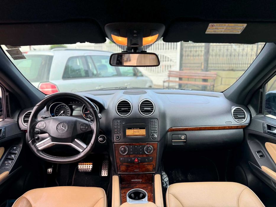 Vand mercedes ML 300 cdi 4 matic an 2011
