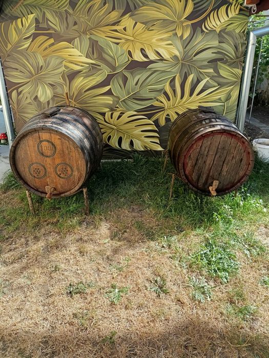 Продавам 2 бр Бурета 250кг. И 300кг.