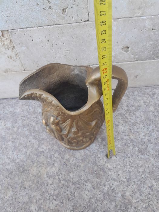 Carafă  veche din bronz masiv,  3,3 kg. Transport gratuit