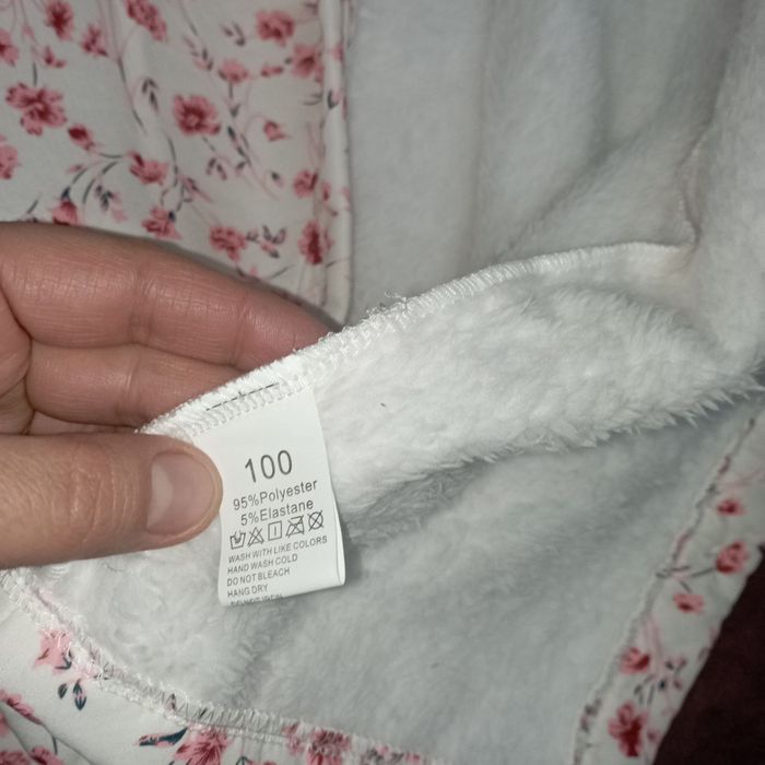 Лёгкая куртка или ветровка с утеплителем