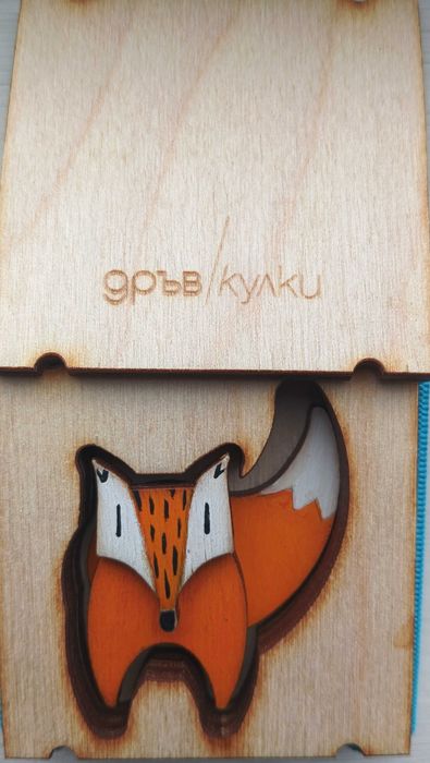 Брошка лисица дръвкулки