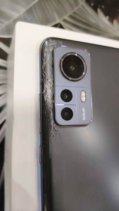 Продам Флагман Xiaomi 12 5G (12/256 ГБ) – Мощность и Компактность!