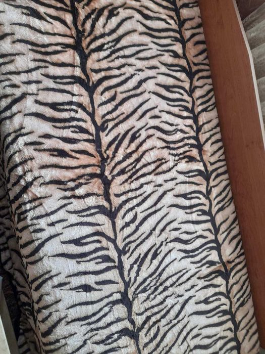 2 броя пухкави одеяла