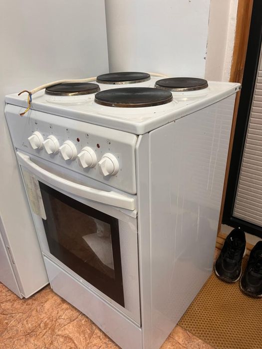 Продам исправную электроплиту б/у