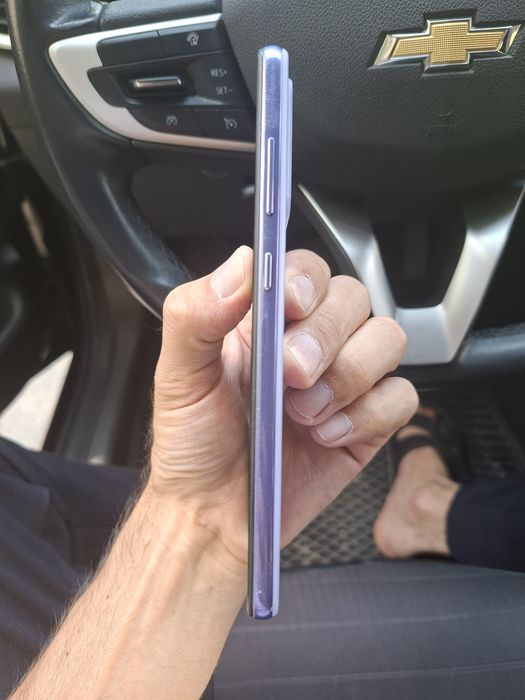 Samsung a52  4/128 sotiladi xolati yaxshi!